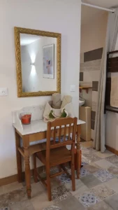 Un bureau dans la chambre lamartine