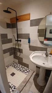 salle de bain dans la chambre lamartine au domaine de la plume