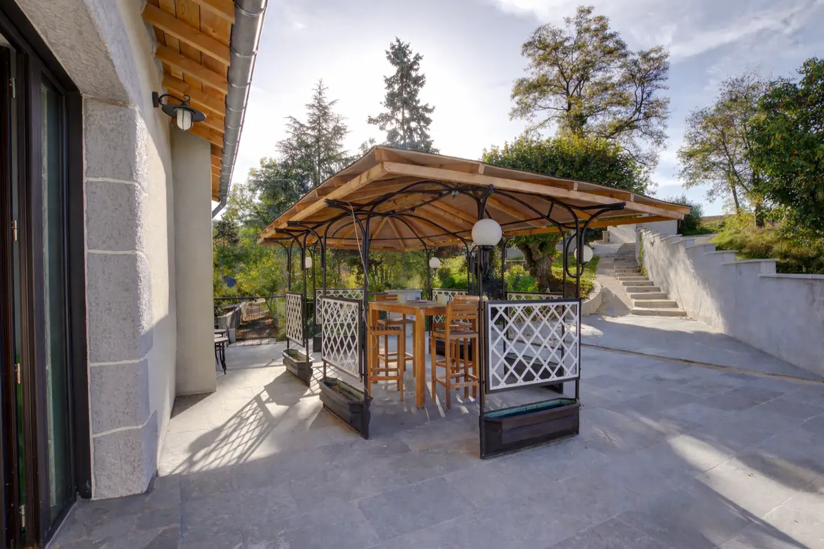 Terrasse chambre gîte domaine la plume