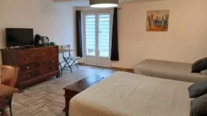 Vu intérieur de la chambre Daudet du Domaine de la Plume