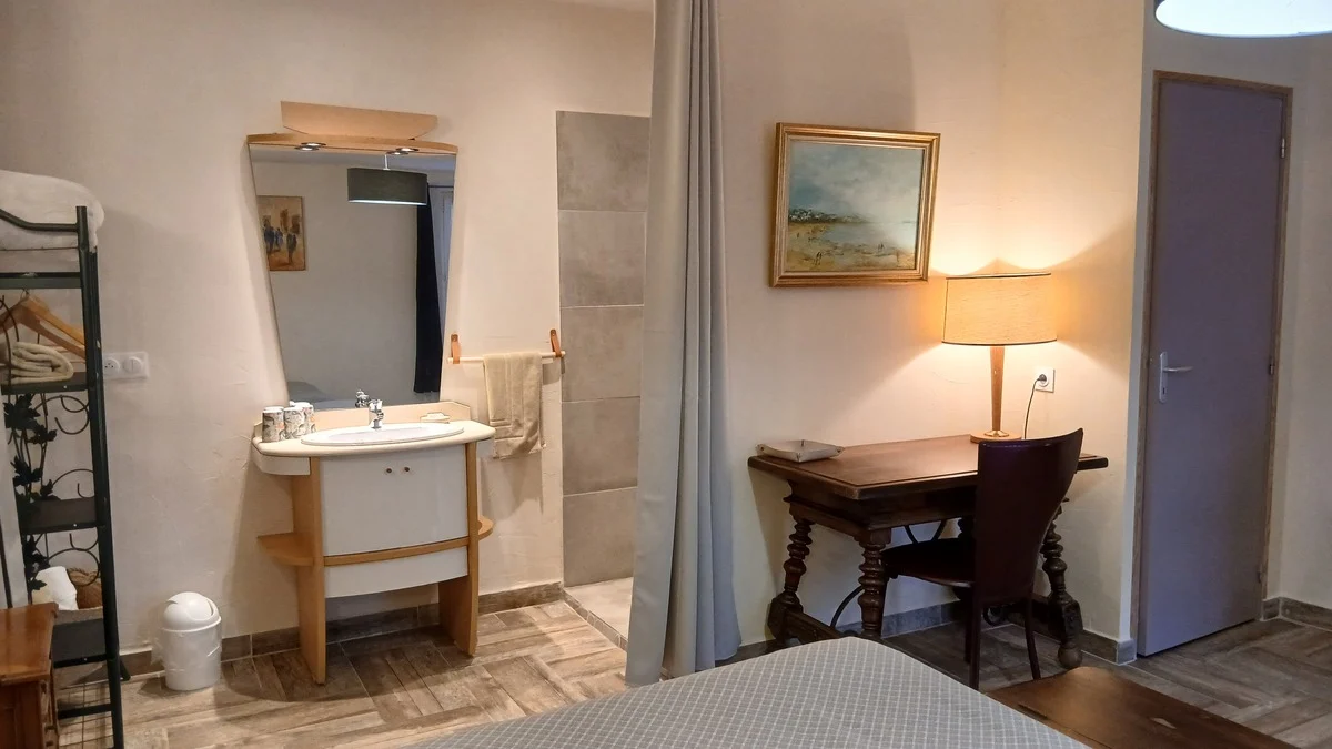 Vue intérieur de la chambre daudet du domaine de la plume