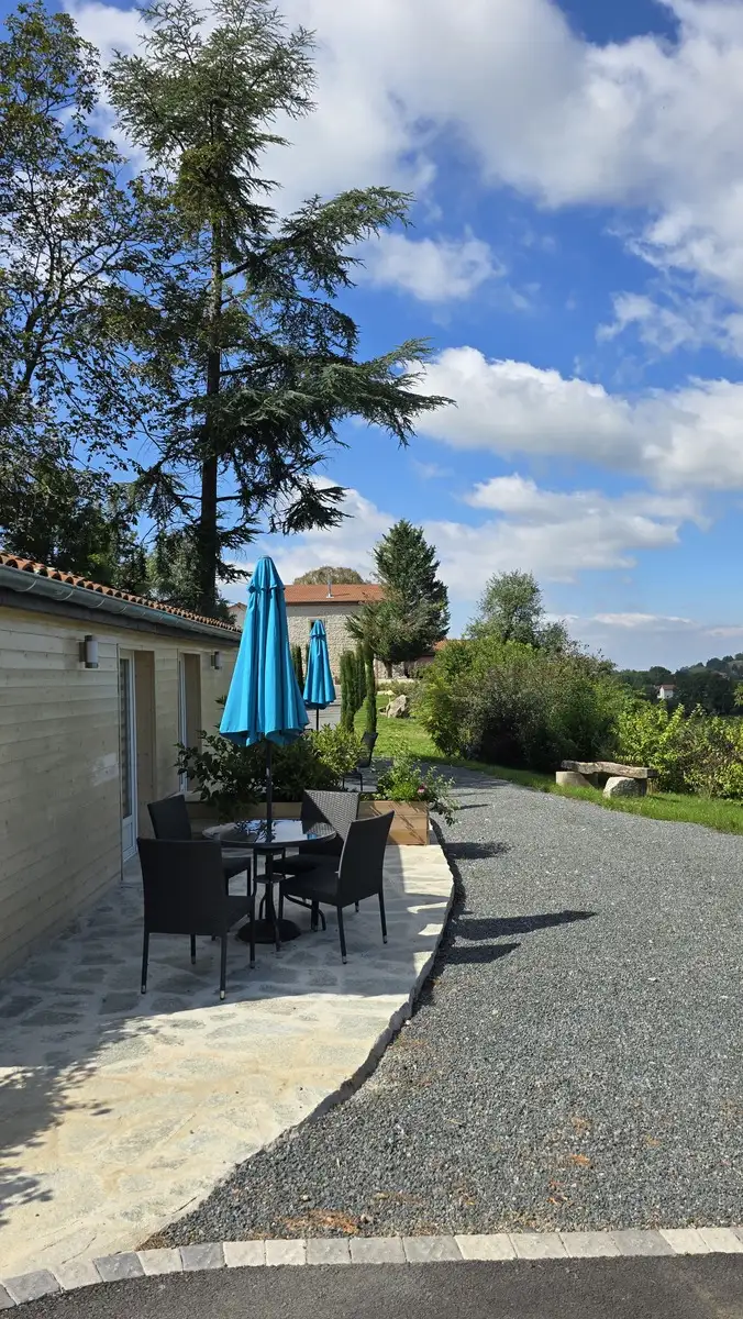 Vue intérieur de la chambre Giono du domaine de la plume
