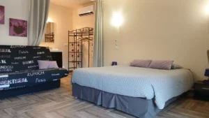 Chambre familiale Giono dans la chambre d'hotes du domaine de la plume