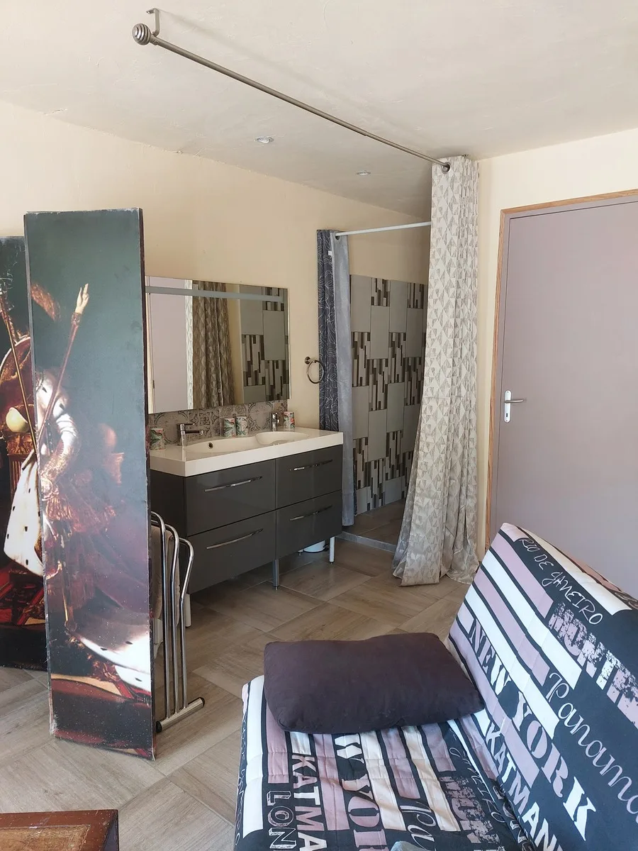 Salle de bain de la chambre Pagnol du domaine de la plume