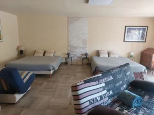 Intérieur de la chambre Pagnol du domaine de la plume