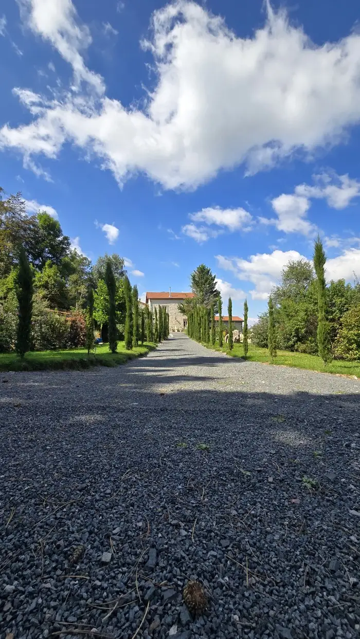 Le domaine de la plume exterieur (9)